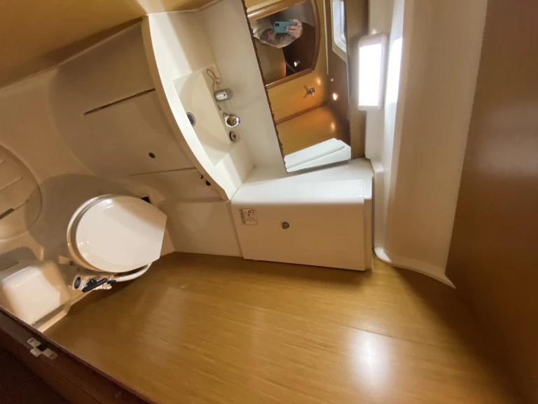 Alquiler de Velero, con o sin patrón Jeanneau Cos