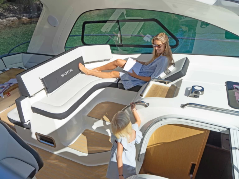 Alquiler de embarcaciones Bavaria Bavaria Sport 44 HT enSukošan en Samboat