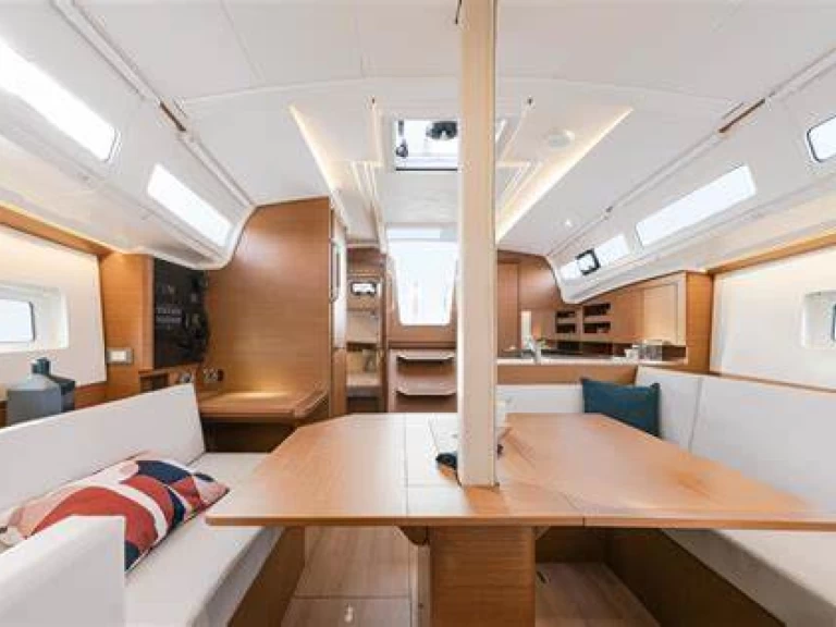 Jeanneau Sun Odyssey 380 de alquiler a Palma de Mallorca