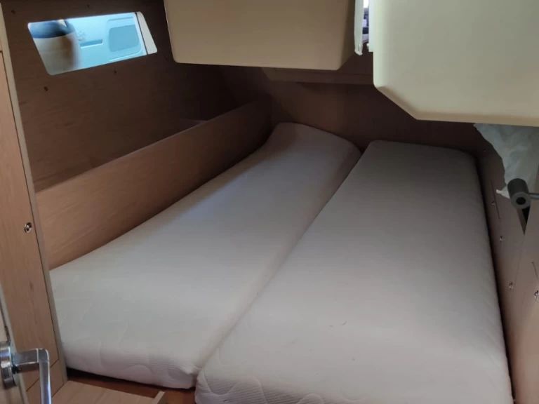 Alquiler de embarcaciones Bénéteau Oceanis 41.1 enSalerno en Samboat