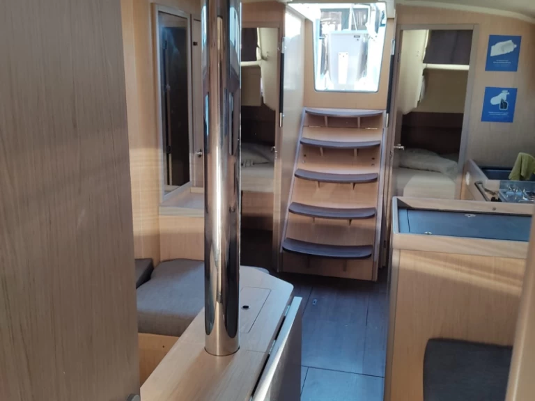 Alquiler de Velero, con o sin patrón Bénéteau Salerno