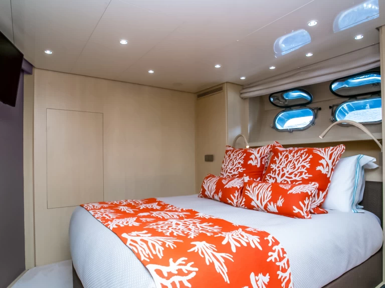 Yate de lujo para alquilar Órmos Bay al mejor precio