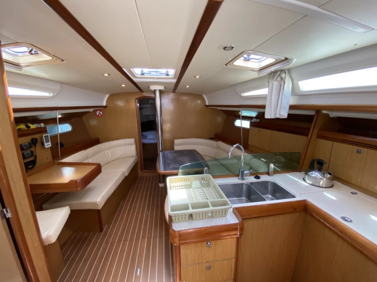 Alquiler Cos - Jeanneau Sun Odyssey 42i en SamBoat