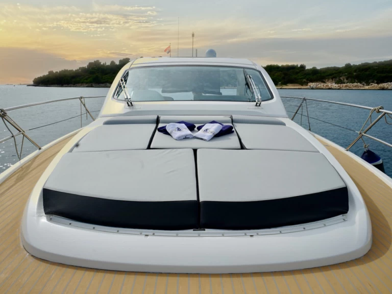 Alquiler de embarcaciones Bavaria Bavaria Sport 44 HT enSukošan en Samboat