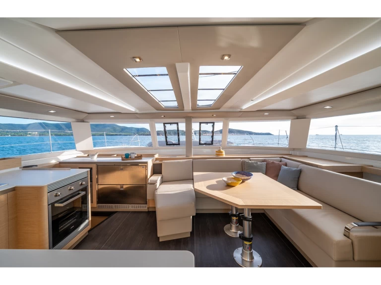 Alquiler de embarcaciones Fountaine Pajot Tanna 47 enCannigione en Samboat