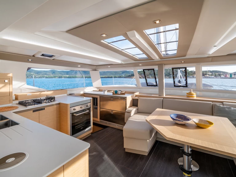 Alquiler de Catamarán, con o sin patrón Fountaine Pajot Cannigione