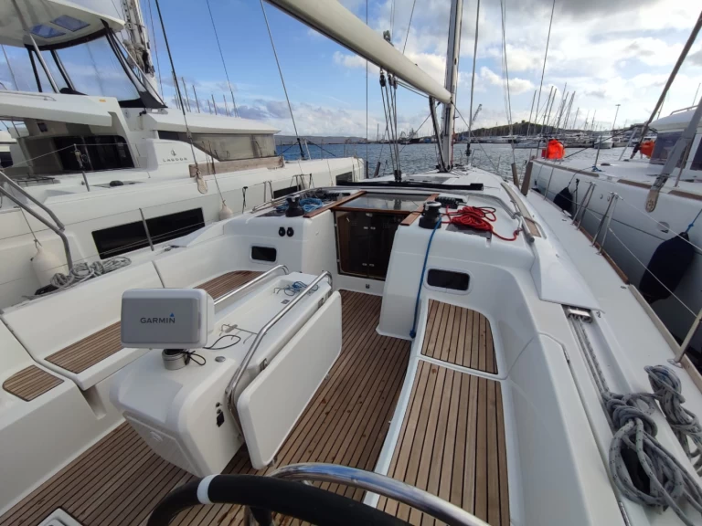 Alquiler de barcos Lávrio barato de Sun Odyssey 519