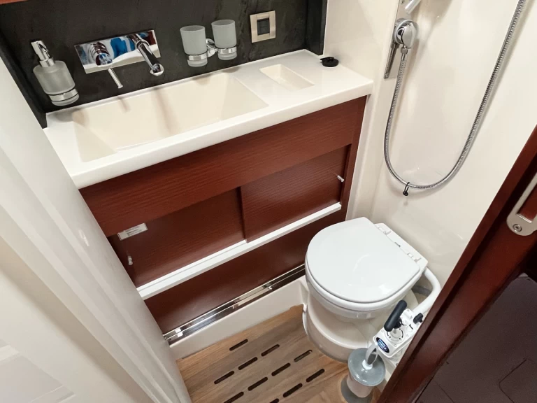 Velero para alquilar Lávrio al mejor precio