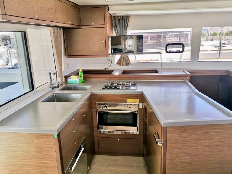 Alquiler Catamarán Lagoon con o sin  título de navegación