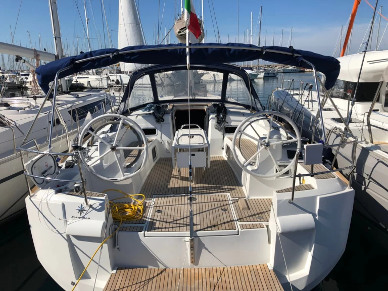 Alquiler de Jeanneau Sun Odyssey 519 en Puntone