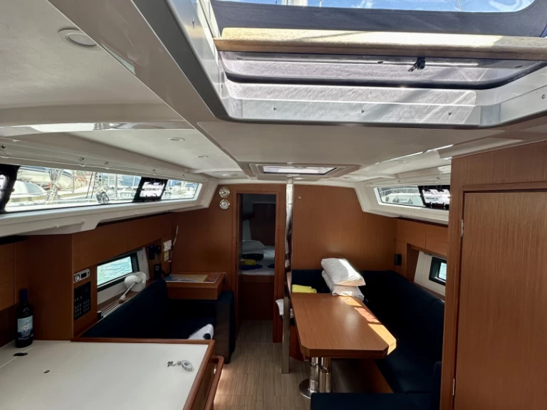 Alquiler de Velero, con o sin patrón Bavaria Trogir