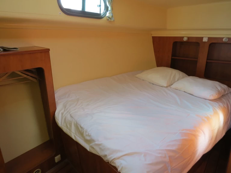 Alquiler de embarcaciones Nicols Yacht Premium Family 4-6 p. enGrez-Neuville en Samboat