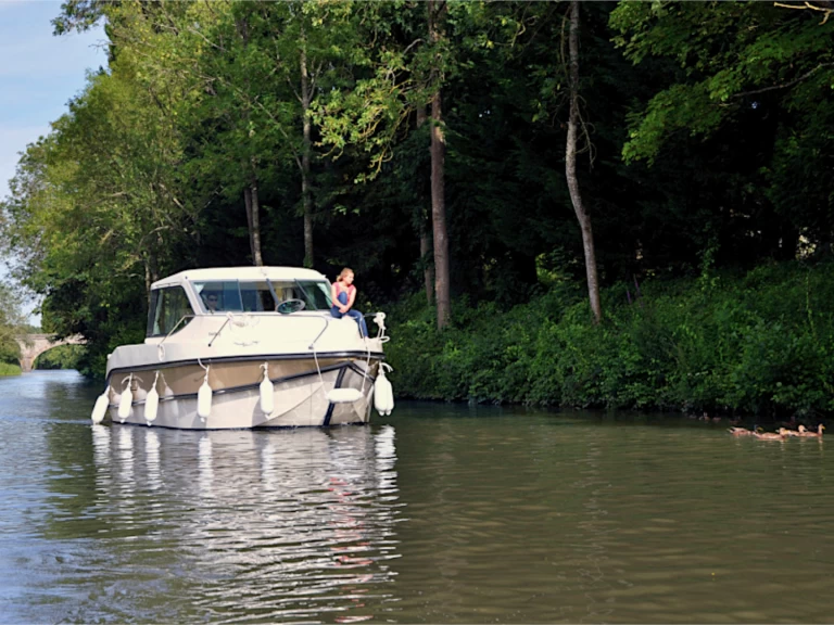 Lancha para alquilar Grez-Neuville al mejor precio