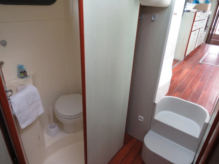 Alquiler de embarcaciones Nicols Yacht Confort Groupe 8-10 p. enGrez-Neuville en Samboat