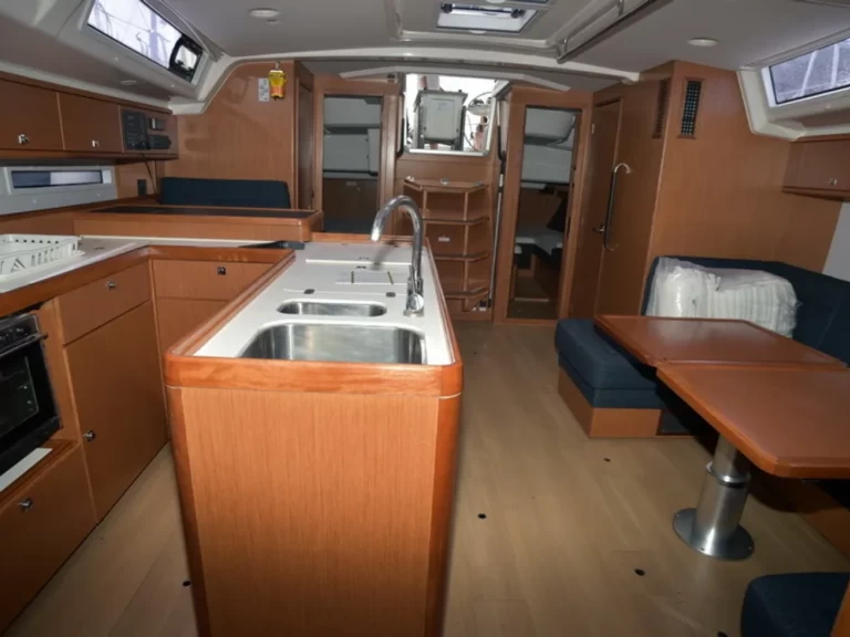 Velero para alquilar Kavála al mejor precio