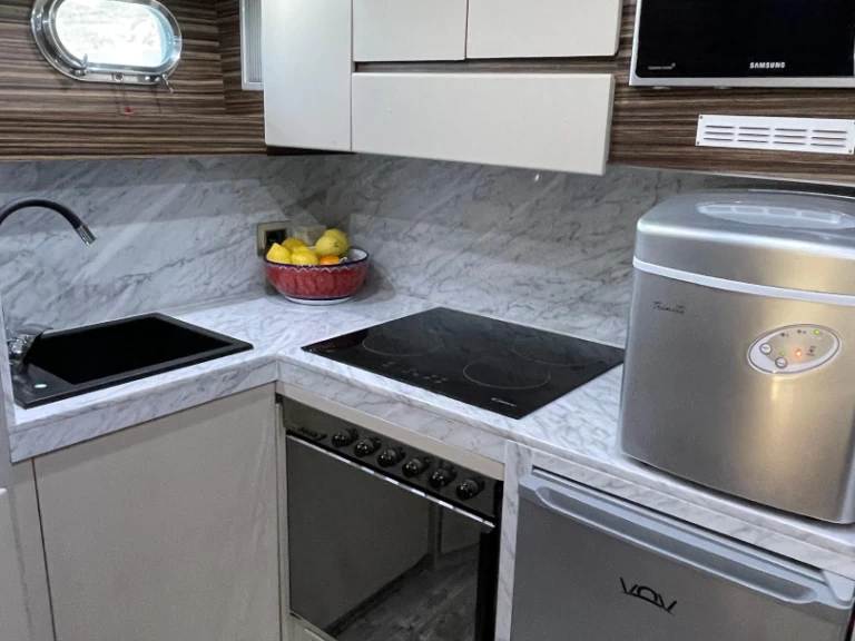 Yate de lujo para alquilar Salerno al mejor precio