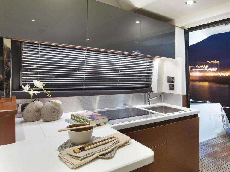 Prestige Prestige 450 Fly de alquiler a Giardini-Naxos