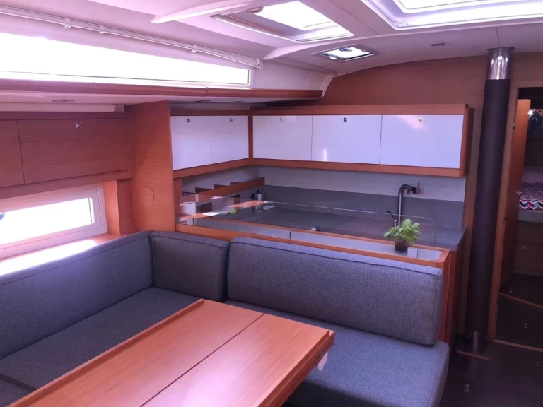 Alquiler de barcos Procida barato de Dufour 530