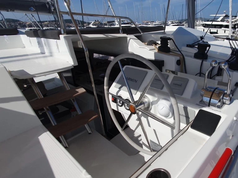 Alquiler de Catamarán, con o sin patrón Fountaine Pajot Procida