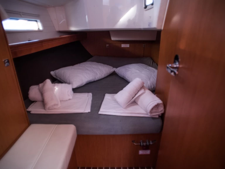 Alquiler de embarcaciones Bavaria Cruiser 37 enNéa Péramos en Samboat