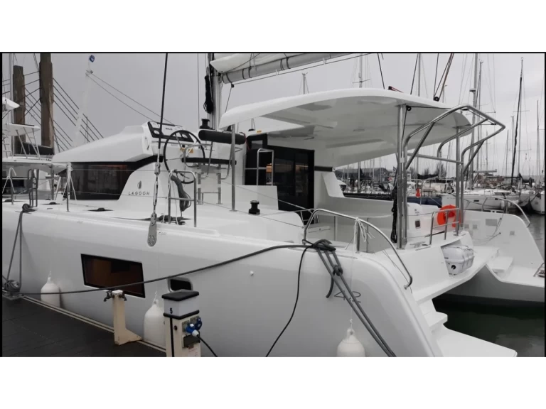 Alquiler Catamarán en Álimos - Lagoon Lagoon 42[G]