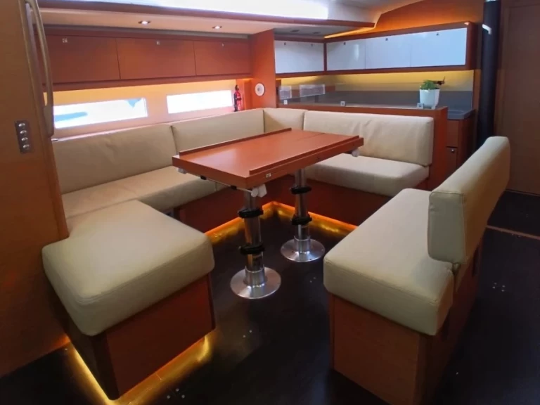 Alquiler de barcos Cagliari barato de Dufour 530