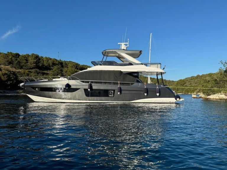 Alquiler de Azimut Azimut 68 en Podstrana