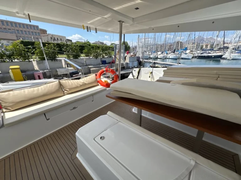 Fountaine Pajot Elba 45 de alquiler a Palermo