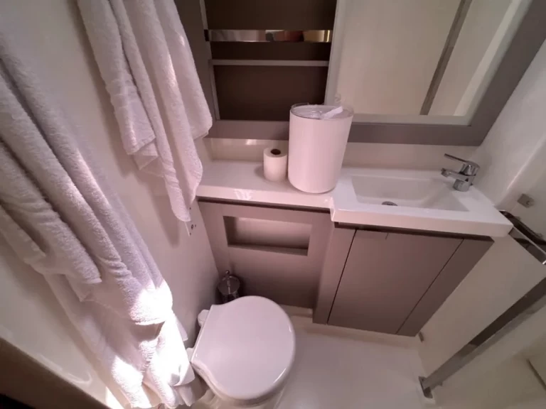 Alquiler de Fountaine Pajot Elba 45 en Palermo