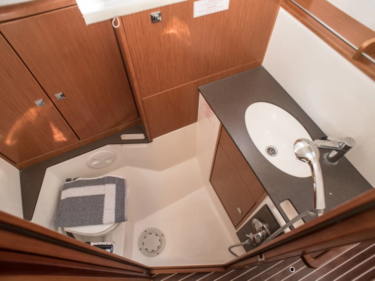 Velero para alquilar Néa Péramos al mejor precio