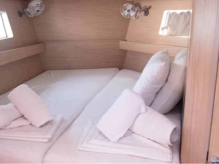 Alquiler de barcos Néa Péramos barato de Oceanis 41.1