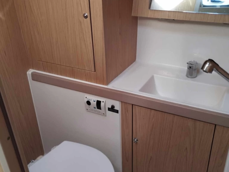 Alquiler de embarcaciones Bénéteau Oceanis 41.1 enNéa Péramos en Samboat