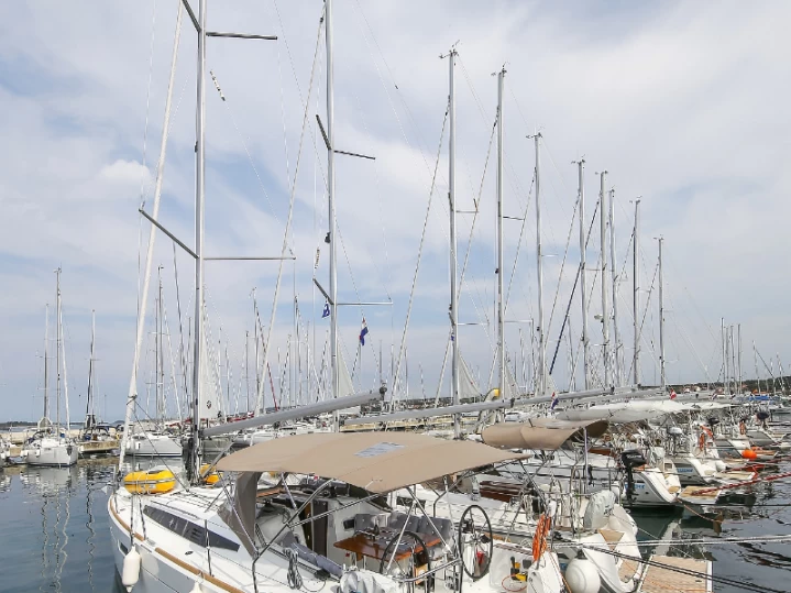 Alquiler Velero Jeanneau con o sin  título de navegación