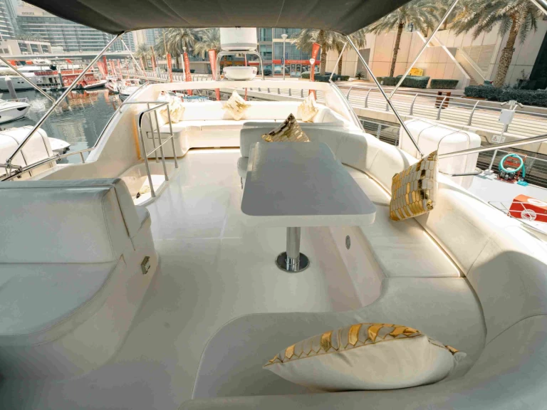 Majesty Yachts Majesty 62 de alquiler a Dubai Marina
