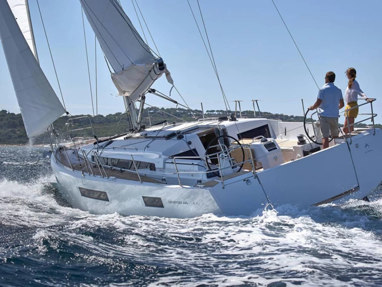 Alquiler de Jeanneau Sun Odyssey 440 en Jezera
