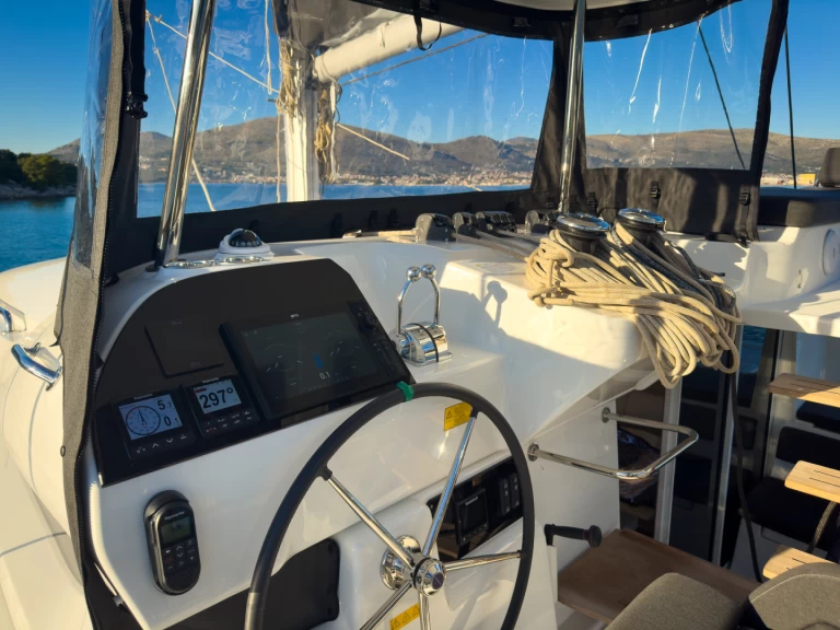 Alquiler de embarcaciones Lagoon Lagoon 43 - 3 + 1 cab. OW enSeget Donji en Samboat