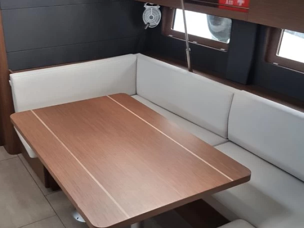 Alquiler de barcos Álimos barato de Oceanis 51.1