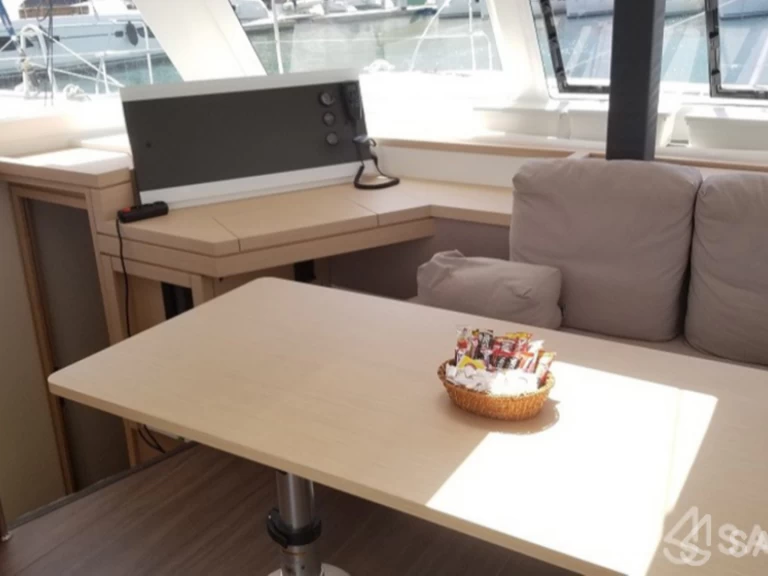 Fountaine Pajot Lucia 40 de alquiler a Roses
