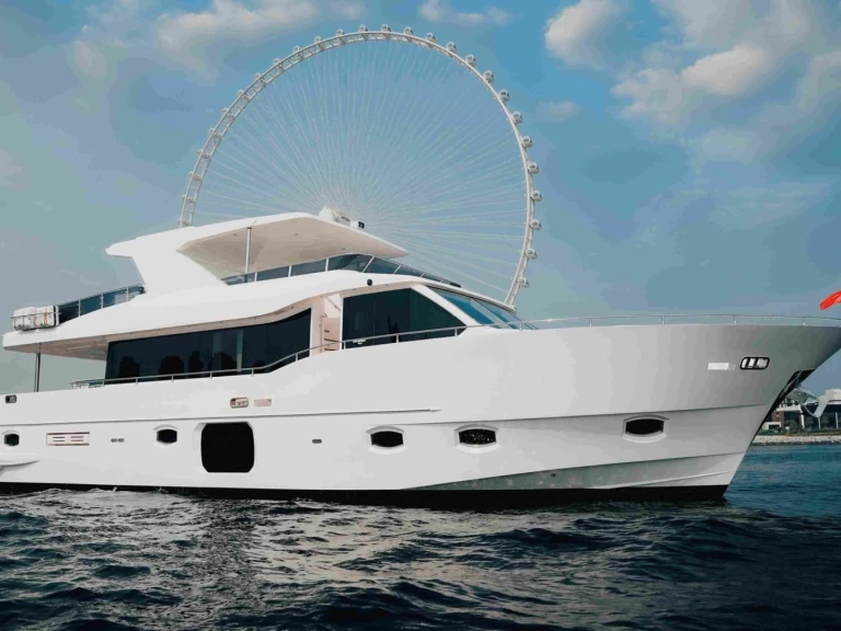 Alquiler Dubai Marina - Majesty Yachts 82 en SamBoat