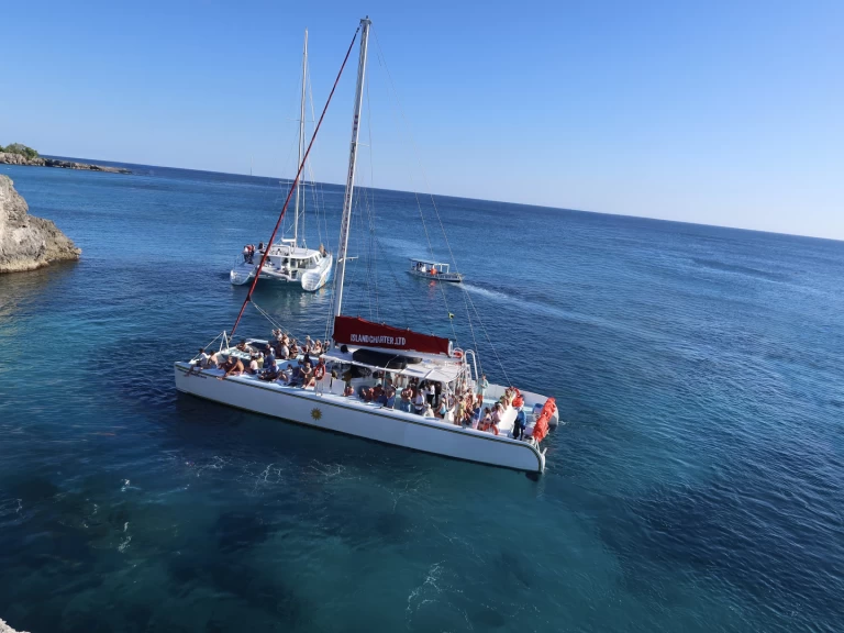 Alquiler Catamarán Custom Made con o sin  título de navegación