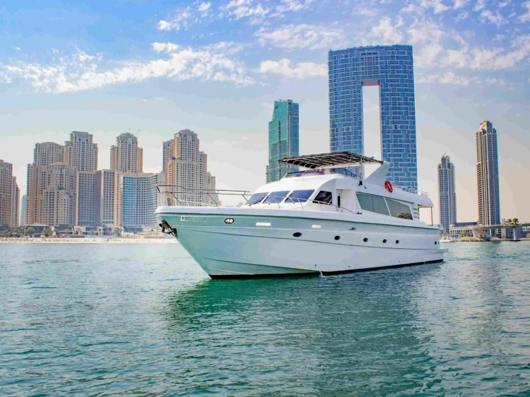 Alquiler de embarcaciones Gulf Craft 90 enDubai Marina en Samboat