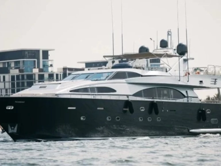 Alquiler de barcos Dubai Marina barato de Azimut 100 