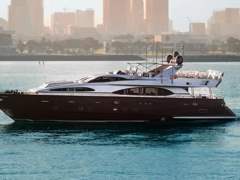 Alquiler de embarcaciones Azimut Azimut 100  enDubai Marina en Samboat