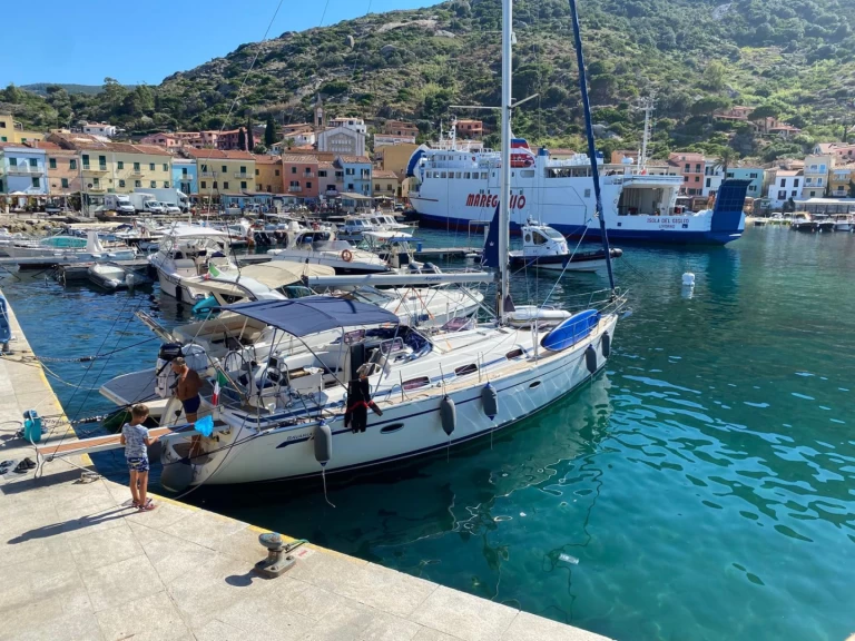 Velero para alquilar San Lorenzo al Mare al mejor precio