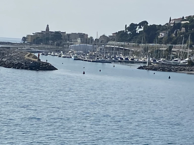 Alquiler de Bavaria Bavaria 42 Cruiser en San Lorenzo al Mare
