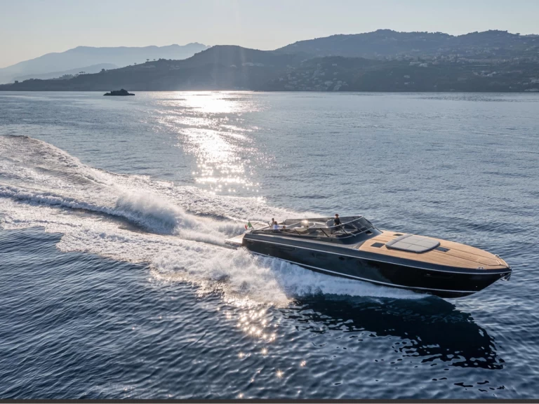 Alquiler de Itama 62RS en Toúrlos