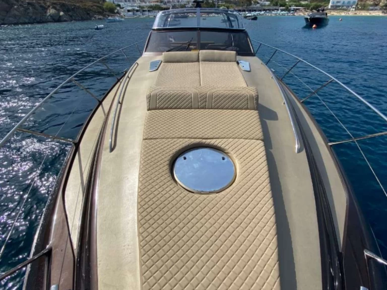 Alquiler de Yate de lujo, con o sin patrón Princess Mykonos (Ciudad)