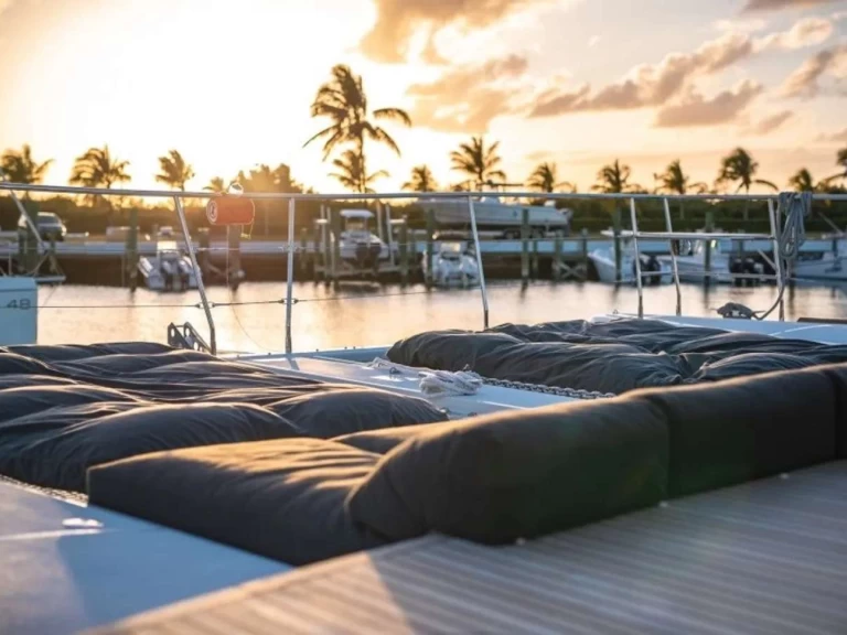 Alquiler Yate de lujo Lagoon con o sin  título de navegación