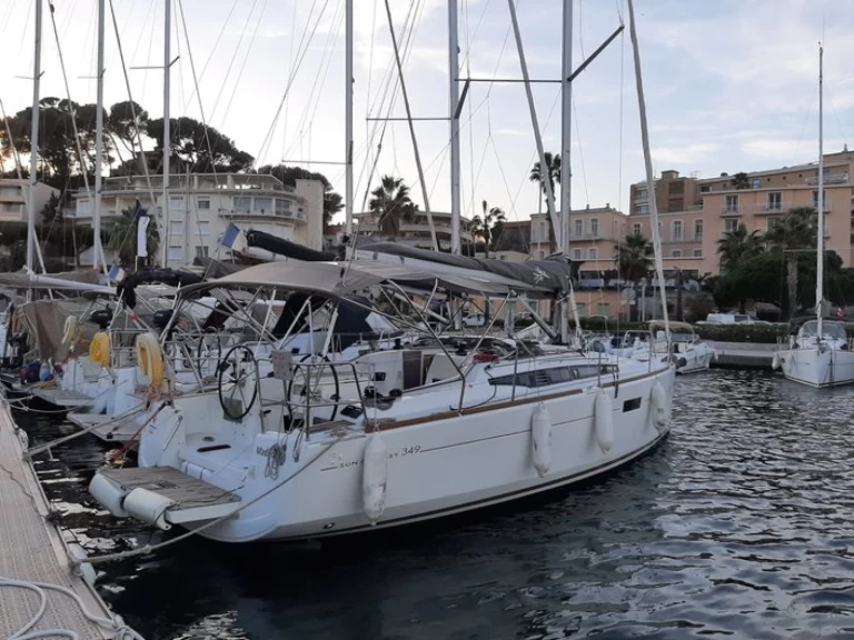 Alquiler de embarcaciones Jeanneau Sun Odyssey 349 enToulon en Samboat