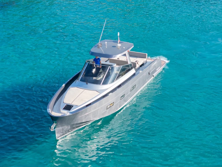 Lancha para alquilar Port de Cavalaire-sur-Mer al mejor precio